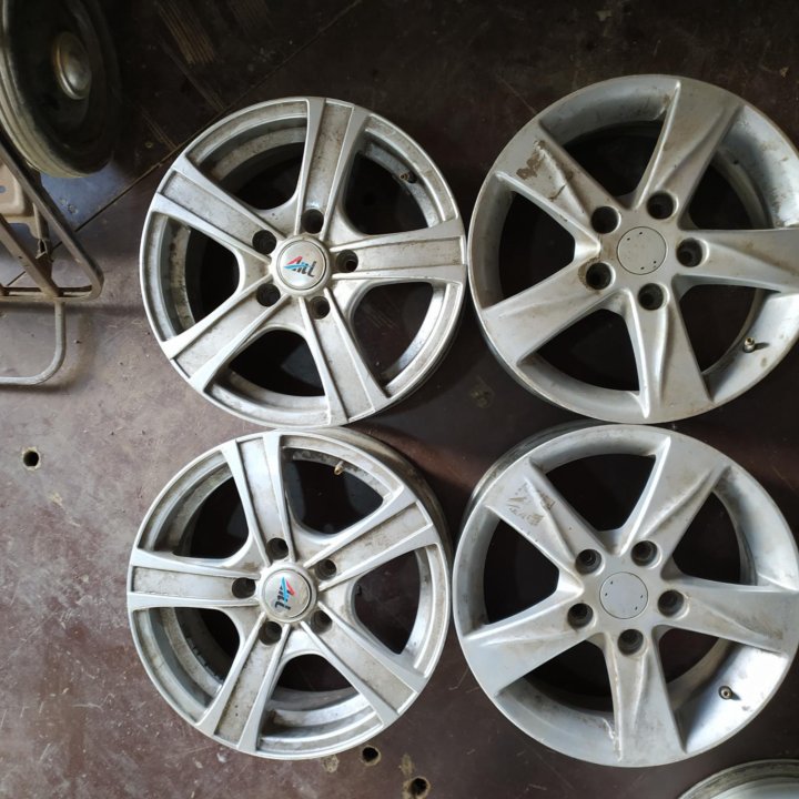 Комплект R15 / 15 5x114.3 / 5 x 114.3 Mazda