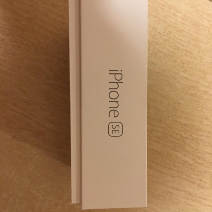 Коробка от iPhone SE 32GB