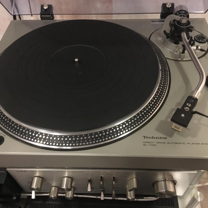 Проигрыватель винила “Technics SL-1700”. Япония.