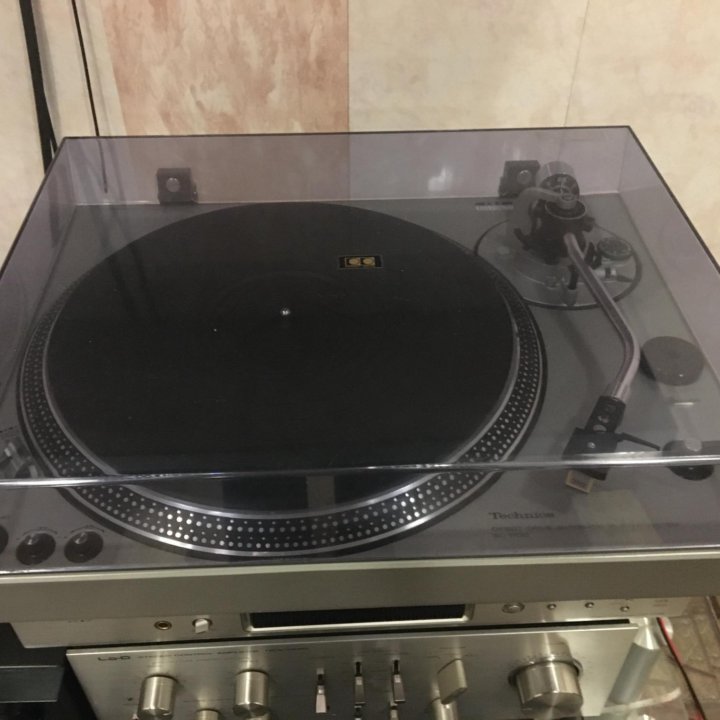 Проигрыватель винила “Technics SL-1700”. Япония.