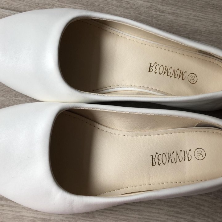 Новые. 35 размер.