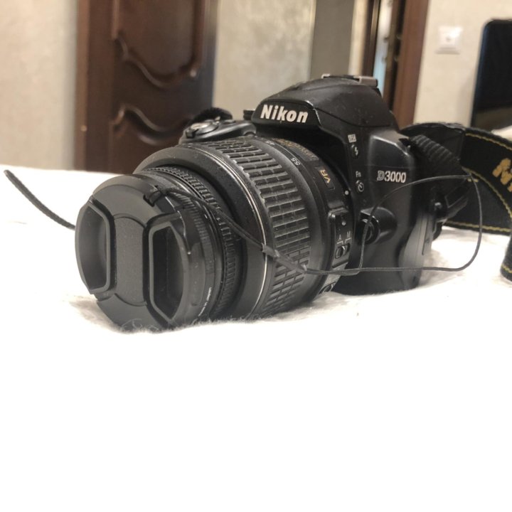 Nikon D3000, kit 18-55