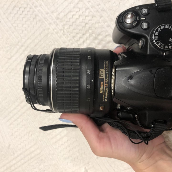 Nikon D3000, kit 18-55