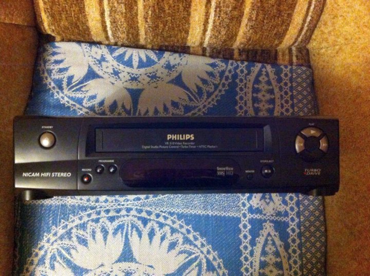Philips vr. Philips vr510. Видеомагнитофон Philips VR 253. Видеомагнитофон Philips VR 402 вид сбоку.