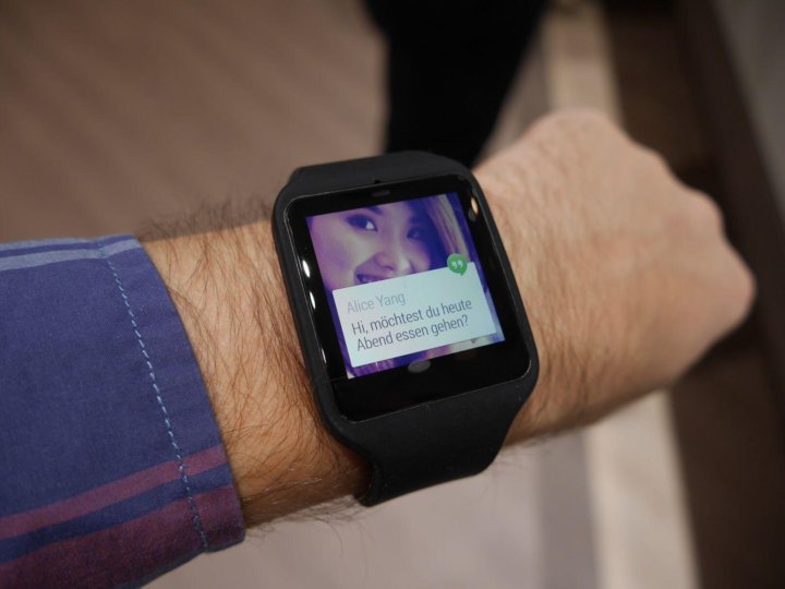 Умные часы использование. Часы sony smartwatch 3. sony smartwatch 3 на руке. сони смарт вотч 3 дата выпуска. sony smartwatch 3 самодельный браслет.