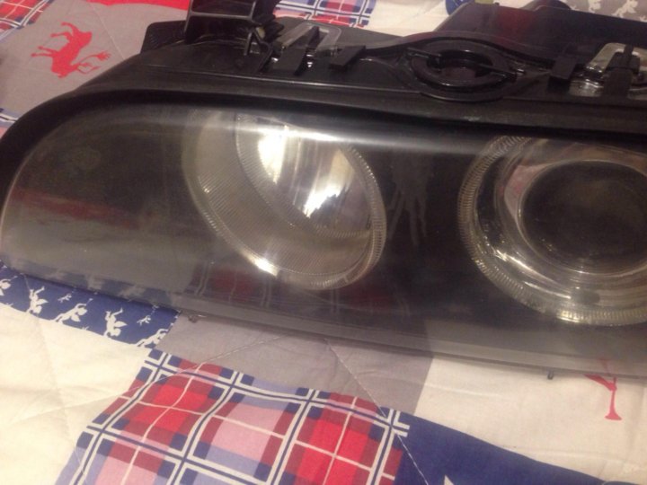 Фары оригинал. E39 фары HELLA. Отражатель поворота фар HELLA BMW e39. E39 Frong HELLA Original Headlights. Белые поворотники для фар e39.