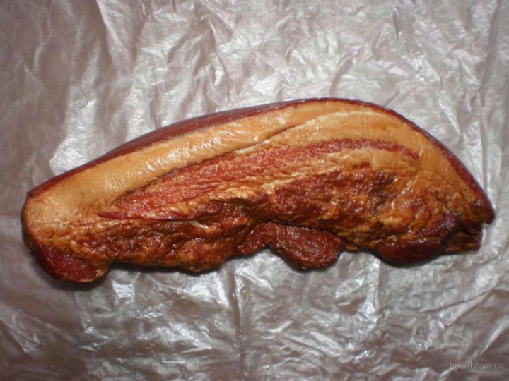 копченая перепелка. рыба копченая на прилавке. сало холодного копчения. астраханская копченая рыба. продам копченые.