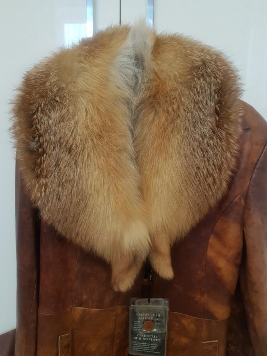 Воротник из лисы на пальто