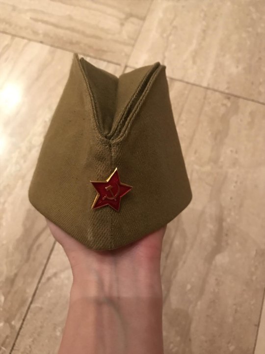 вздохнул зажмурившись седая пилотка фото шатенки красивой попой
