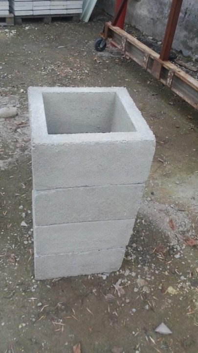 Опалубка для колонн 300х300. Несъемная опалубка для столбов. Опалубка для столбов фундамента. Дома из несъемной опалубки. Блоки несъемной опалубки.