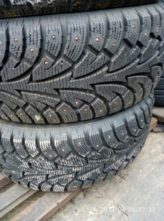 Nokian tyres hakkapeliitta 8. Шины 17 шипы. Пирелли winter ice zero. Зимняя резина пирелли без шипов 265/65 r17. 215/50 r17.