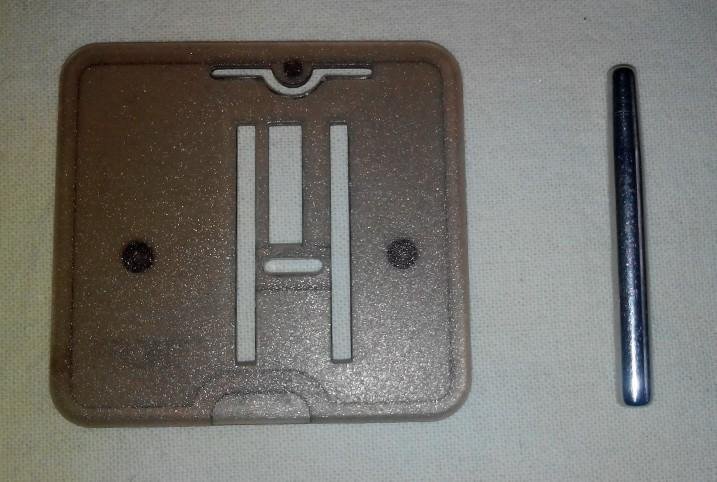 Штопальная пластина для чего. Штопальная пластина brother xc6063-021. Пластина для швейной машины janome для штопки. Штопальная пластина для швейной машины. Челночная пластина janome.