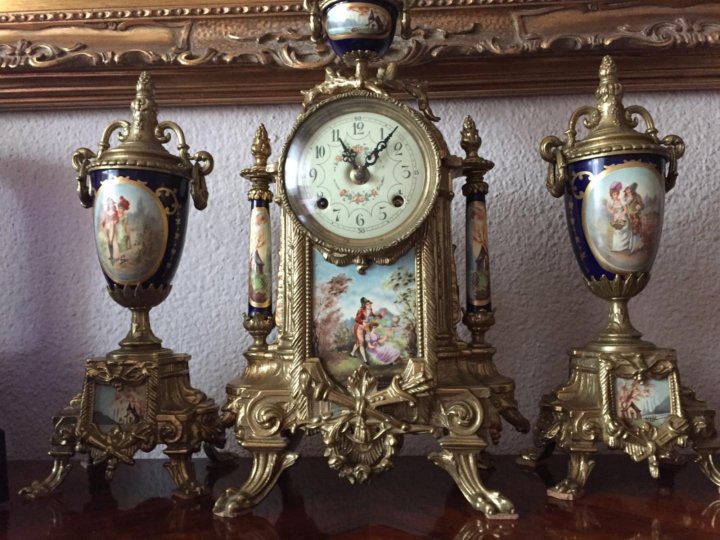 Старые наручные часы. Коллекция наручных часов. Советские наручные часы. Каминные часы в классическом стиле. Каминные часы с канделябрами 19 век бронза.