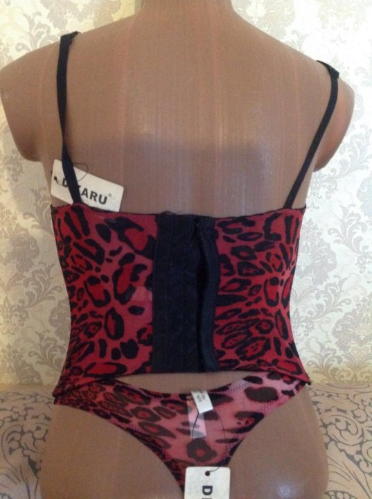 Черно бирюзовые женские трусы. Лифчик корсет для подростка. Бирюзовые стринги с черными кружевами. Лиловый корсет пикник. Стринги корсетами.