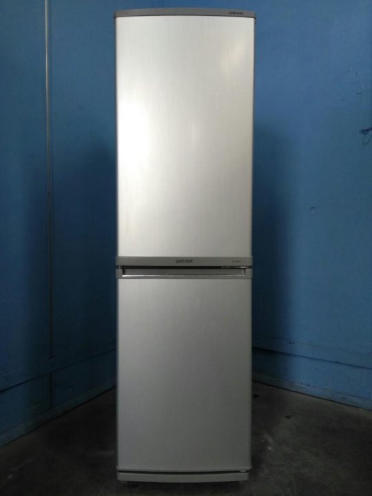 Узкий холодильник 50 купить. Холодильник самсунг узкий 45 см. Холодильник самсунг 45 см ширина двухкамерный. Узкий холодильник 40 см двухкамерный Samsung. Холодильник узкий 45 см и высокий.