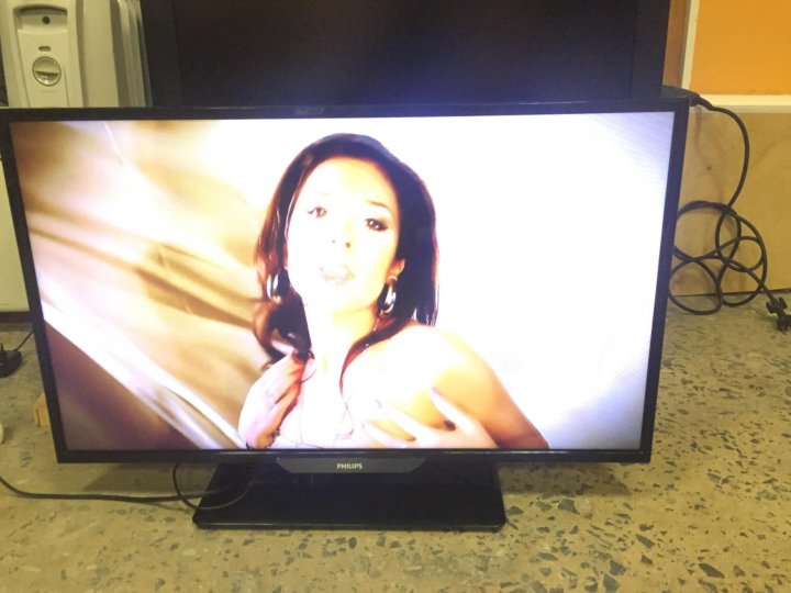 Телевизор 80 сантиметров. Матовый экран ТВ.