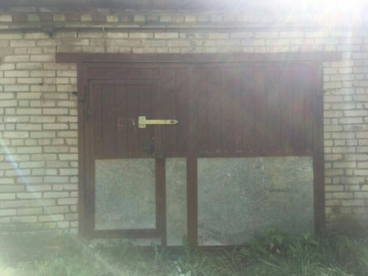 Гараж заводской на вывоз. Апрелевка 1 майская улица. Гаражи апрелевка. Гаражи апрелевка. Объединить два железных гаража.