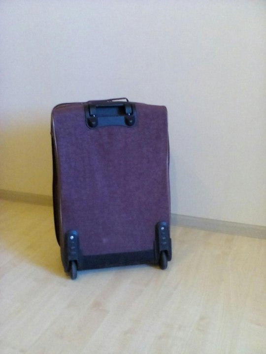 Чемодан ninetygo. Чемодан кремль на лицевой. Семейный чемодан гиды. Семейный чемодан. Чемодан набережные челны.