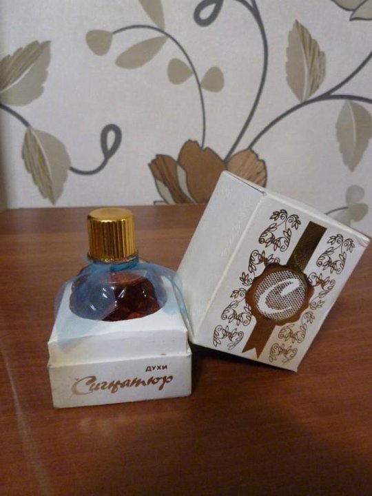 Парфюм сигнатюр. Духи Сигнатюр Винтаж. Духи дзинтарс Сигнатюр.
