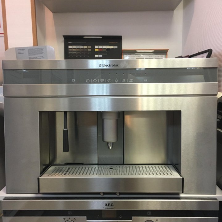 Встраиваемая рожковая кофемашина. Встраиваемая рожковая кофеварка. Встраиваемая кофемашина индезит. Кофеварка индезит рожковая. Встраиваемая кофемашина smeg.