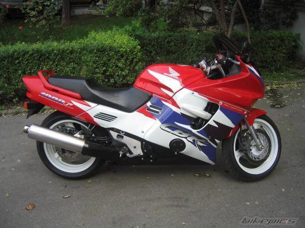 Honda CBR литровый 1000