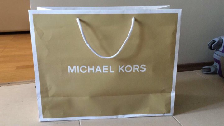Пакет Michael Kors.