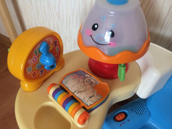 Музыкальный стульчик fisher price смейся и учись