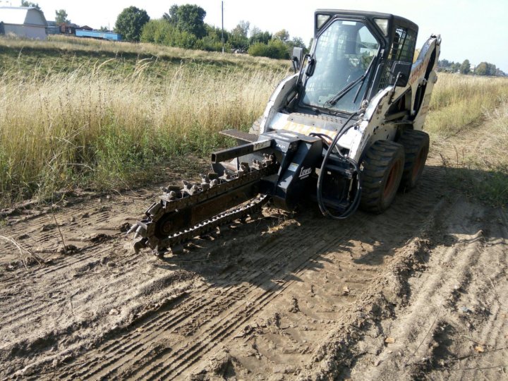 Траншеекопатель бу. Траншеекопатель бара Bobcat Trencher lt414. Грунторез Bobcat. Траншеекопатель ТКМ 120. Бара грунторез траншеекопатель.