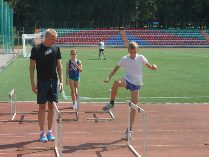 Фламинго по легкой атлетике новосибирск. Организация легкой атлетики в школе. Легкая атлетика в школе. Легкая атлетика школьники. Козельская школа интернат соревнования калуга лёгкая атлетика.
