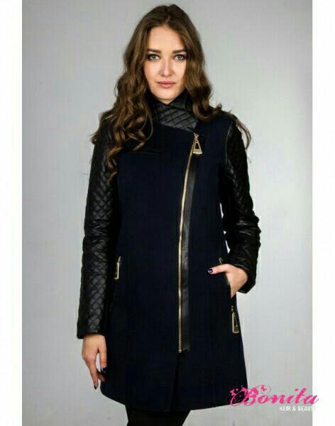 Женское пальто с кожаными вставками