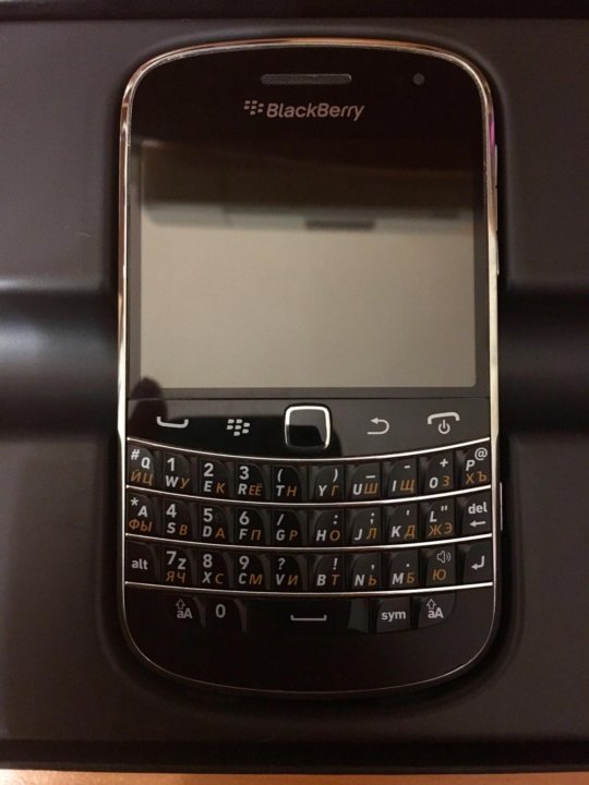 Blackberry 9900 Bold.