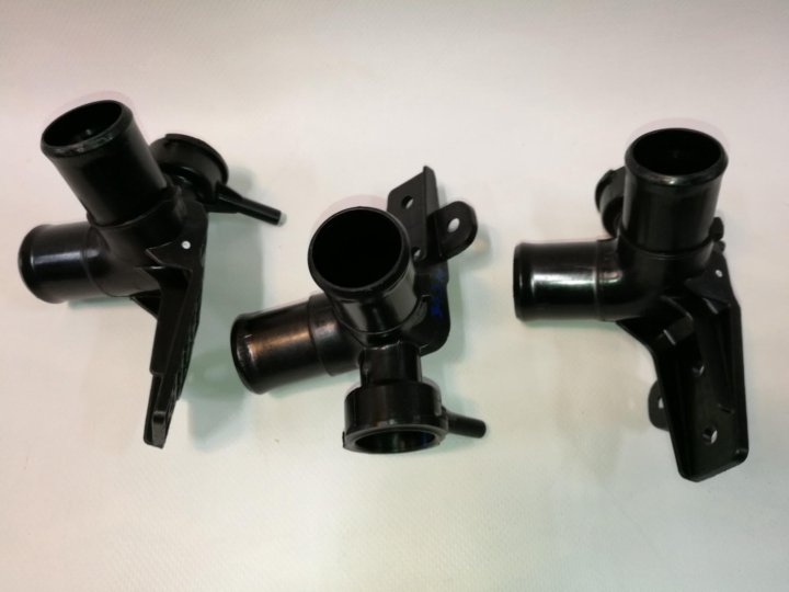 тройник системы охлаждения 4216. тройник системы охлаждения солярис 1 и 6. тройник радиатора охлаждения. тройник трубка системы охлаждения газель. тройник системы охлаждения газель 402.