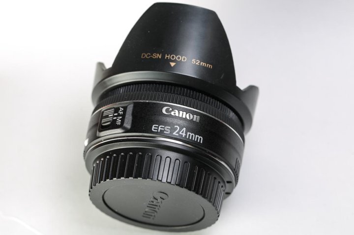 Canon ef-s 24mm f/2.8 stm + бленда. 