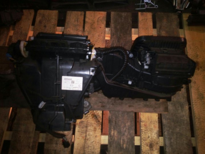 Дефлекторы печки на шкода суперб. Радиатор отопителя skoda superb 1. Суперб 2 печка. Муфты радиатора печки шкода суперб 2. Радиатор печки шкода суперб 3 2019 год.