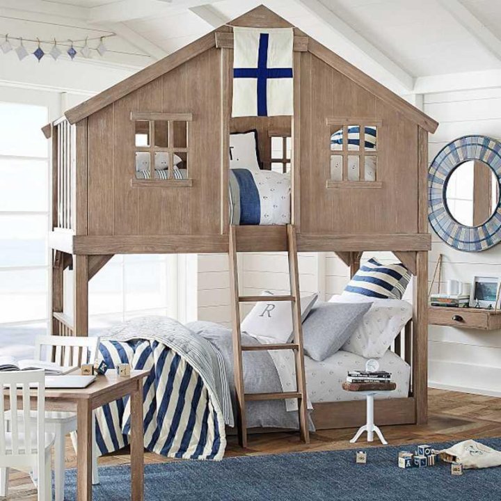 Tree house chair table radio bed. Кровать домик двухъярусная Palafitos-. Двухэтажная кровать в форме домика. Двухэтажная кровать дизайнерская для мальчиков. Комната для мальчика с домиком.