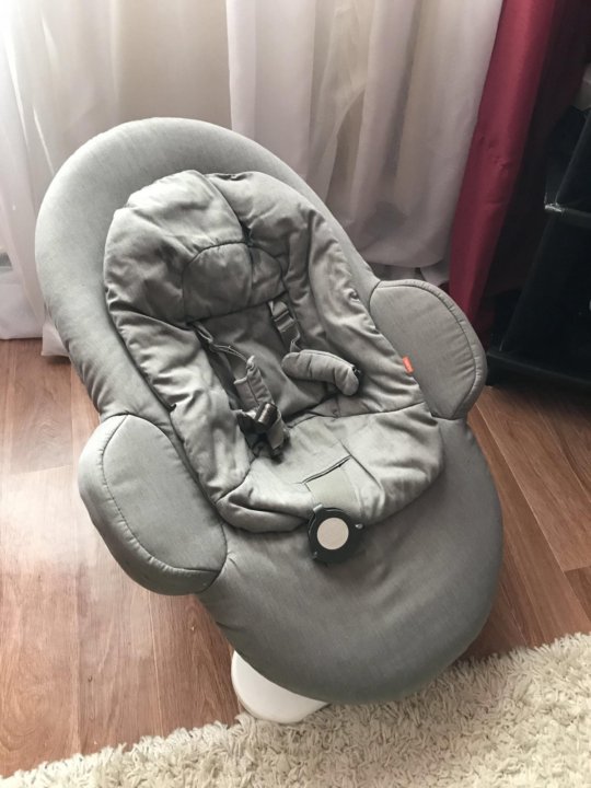 Шезлонг stokke steps bouncer