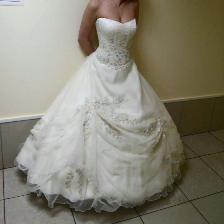 Пышное платье расшито биссером, для бала – купить в Москве, цена 3 500 ...