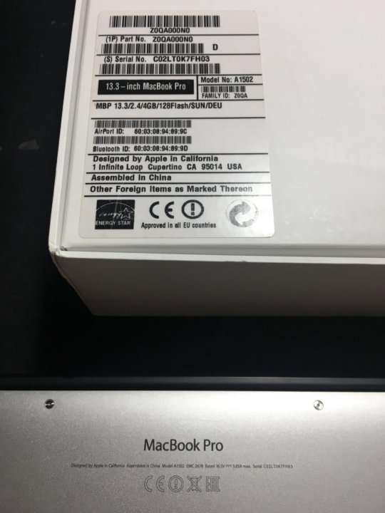 Номер макбука. Серийный номер макбук на коробке. Серийный номер Apple MACBOOK Air 13. MACBOOK Pro 13 m1 коробка серийник. Серийный номер MACBOOK Pro 13.