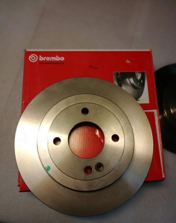 Тормозные диски рио. Киа Рио тормозной диск BREMBO. Тормозные диски Брембо на Киа Рио 4. Тормозные диски BREMBO на Солярис. Тормозной диск BREMBO на Киа Рио 3.