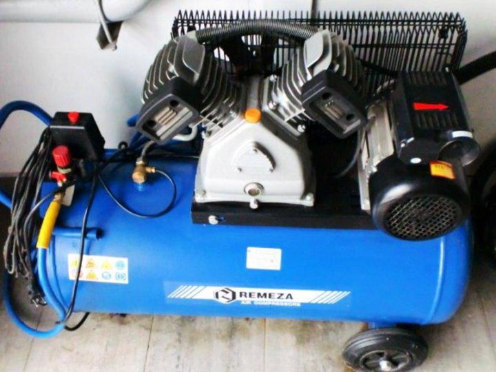 Компрессор remeza 100л 220в. Масляный компрессор для чего нужен. Ct 251 компрессор vergato bo italy. Abac сб4/с-30lb40. В какую сторону должен крутиться компрессор.