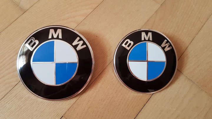 Значок БМВ е34. Значок БМВ на капот. Новая эмблема BMW. Логотип БМВ на капоте.