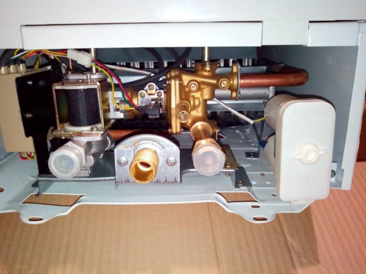 Газовый проточный водонагреватель HALSEN 24W.