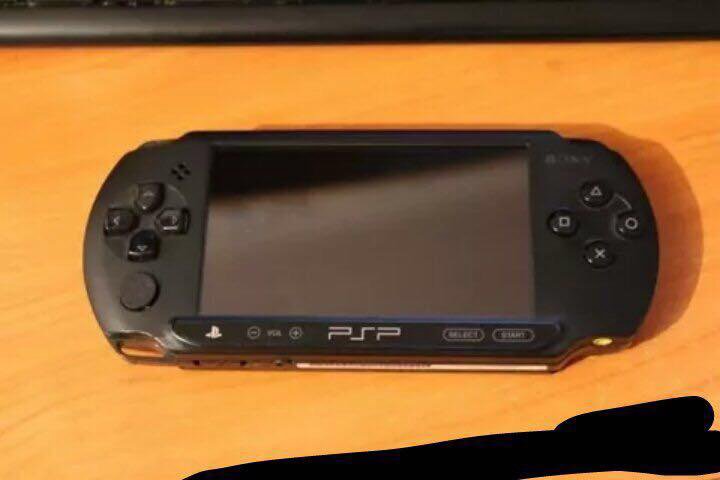Psp поддержанная. Sony PLAYSTATION Portable e1000. PLAYSTATION Portable 1000. Приставка PSP за 500. ПСП 8 приставка.