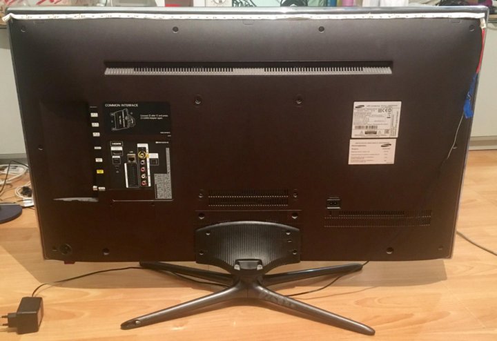 Снятие подставки для крепления монитора на стену. Монитор - Samsung LS27F358 - Y