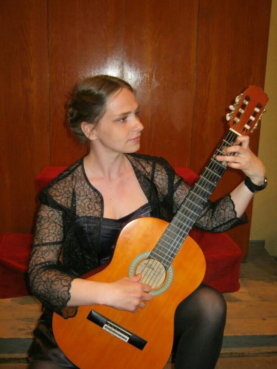 гитара фото. игра на гитаре ярославль. уроки гитары. успокаивающее под гитару. юрий тихомиров ярославль гитара.