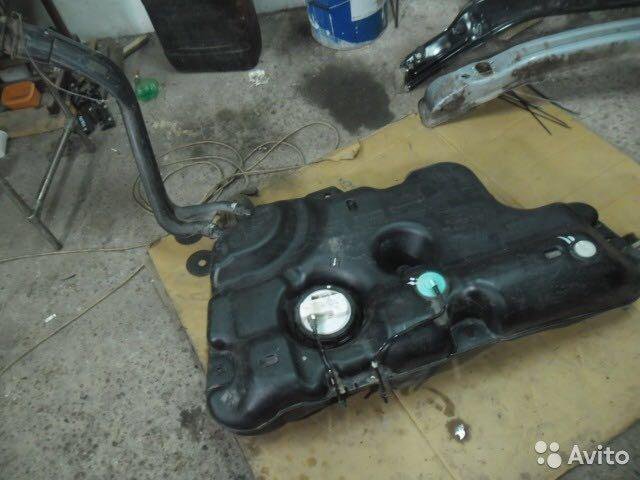 6. Топливный бак рено логан 1. Топливный бак сандеро. Бак в сандеро. Бак рено логан 1.