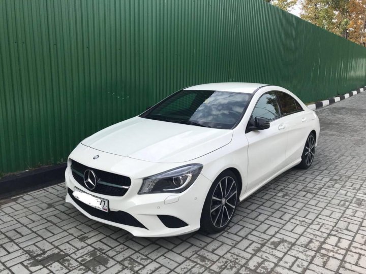 Cla 200 отзывы. Мерседес CLA 200. Мерседес CLA 200 белый. Мерседес CLA 200 желтый. Мерседес Бенц CLS 200.