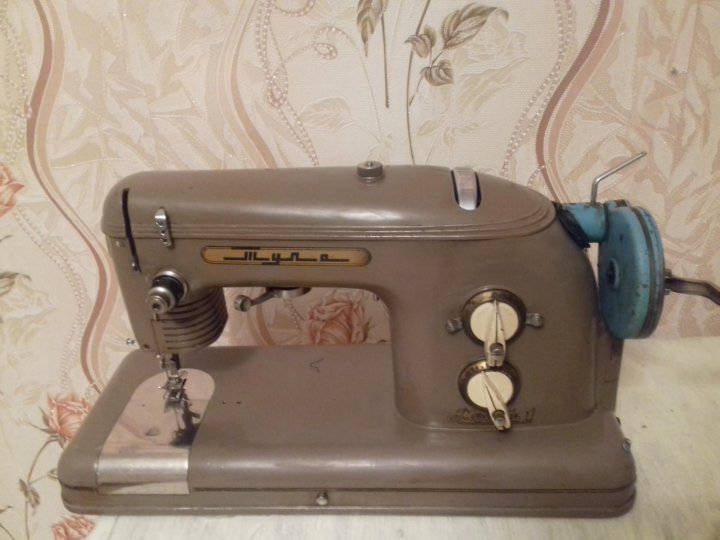 Авито воронеж швейная машинка промышленная. Шивени машина. Швейная машинка зингер 968. Ручная швейная машинка. Ножная швейная машинка ссср.