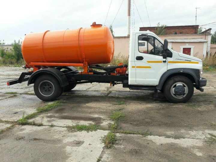 Маз ассенизатор 15 кубов. Маз 5551 ассенизатор. Откачка септиков. Откачка канализации жуковка брянская. Газ 3307 ассенизатор 4.