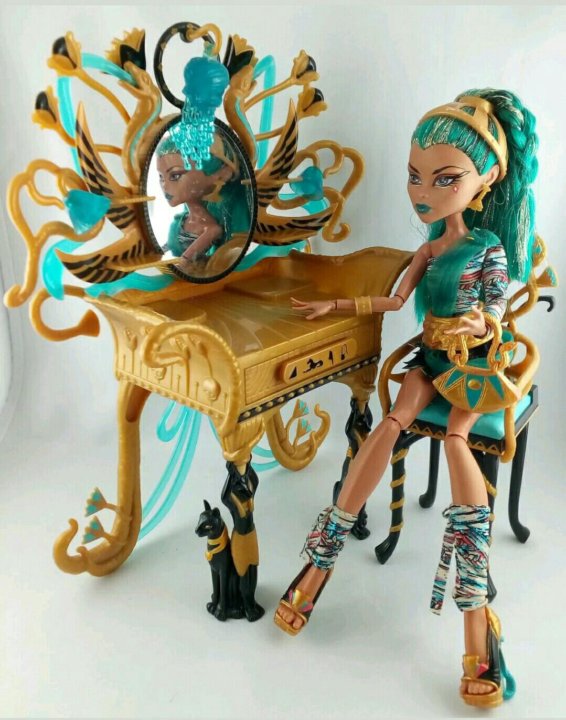 Как сделать стол и стул для кукол Монстр Хай/How to make chairs and table for dolls Monster High